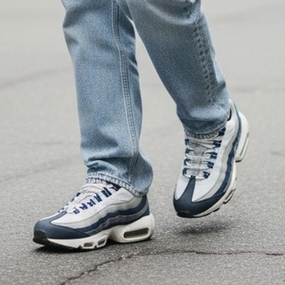 NIKE AIR MAX 95 Youth Boys Blue & White Athletic Sneakers - Size: 5 1/2Y
